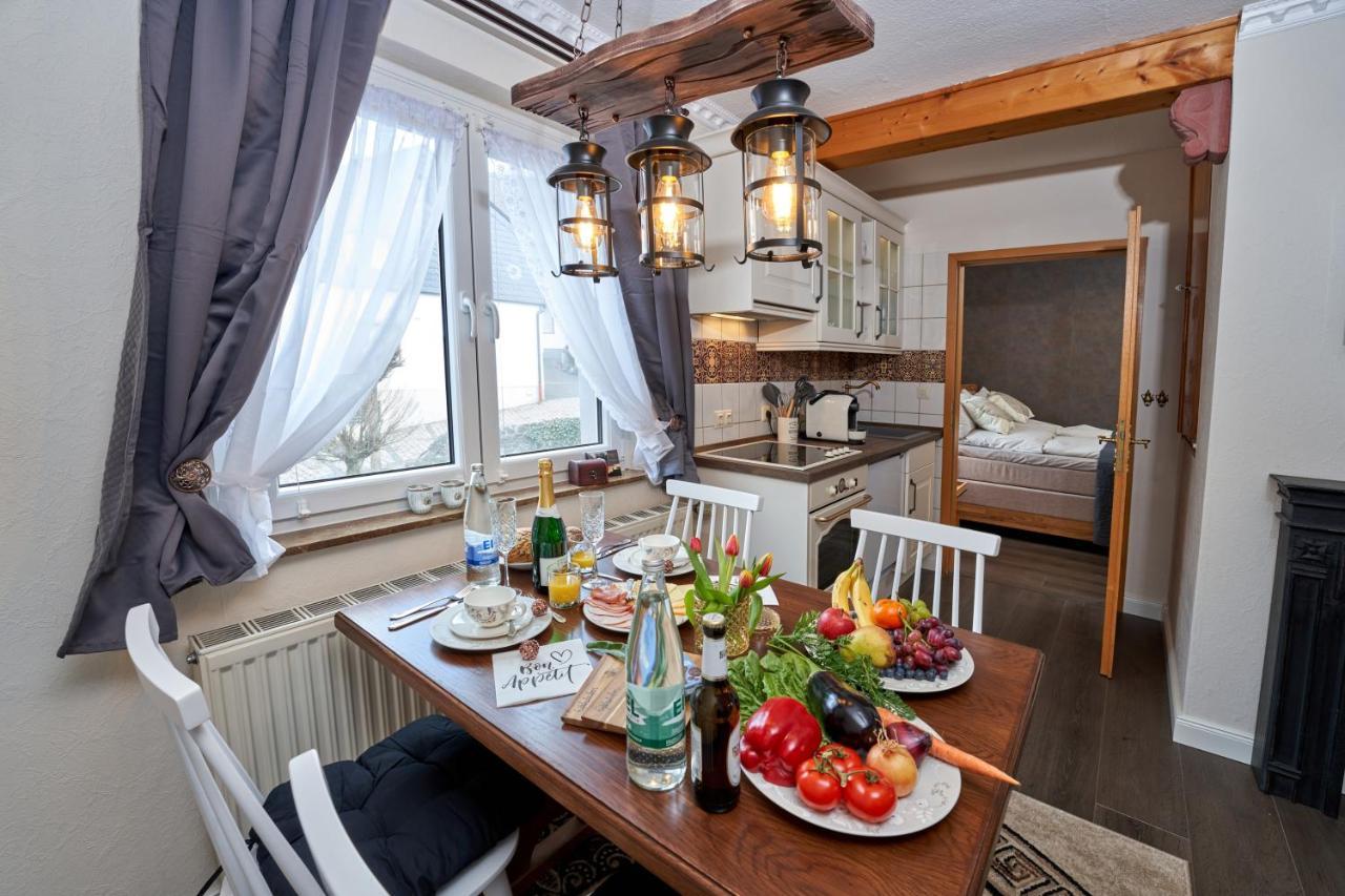 Ferienwohnungen Eifelstuben Mit Charme - Am See, Nahe Burg ウルメン エクステリア 写真